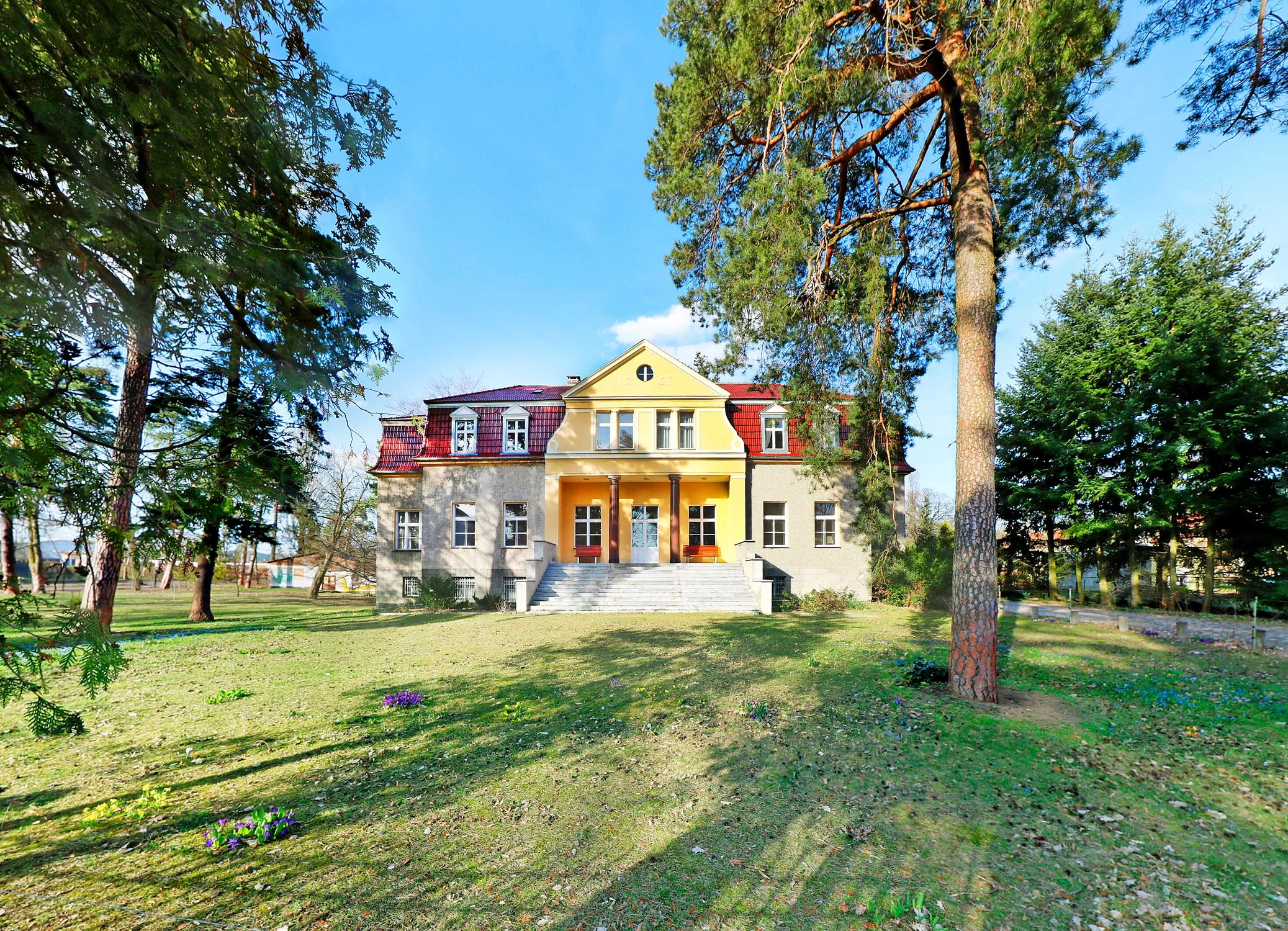 Landhaus Strausberg Außenansicht als Film- und Fernsehmotiv