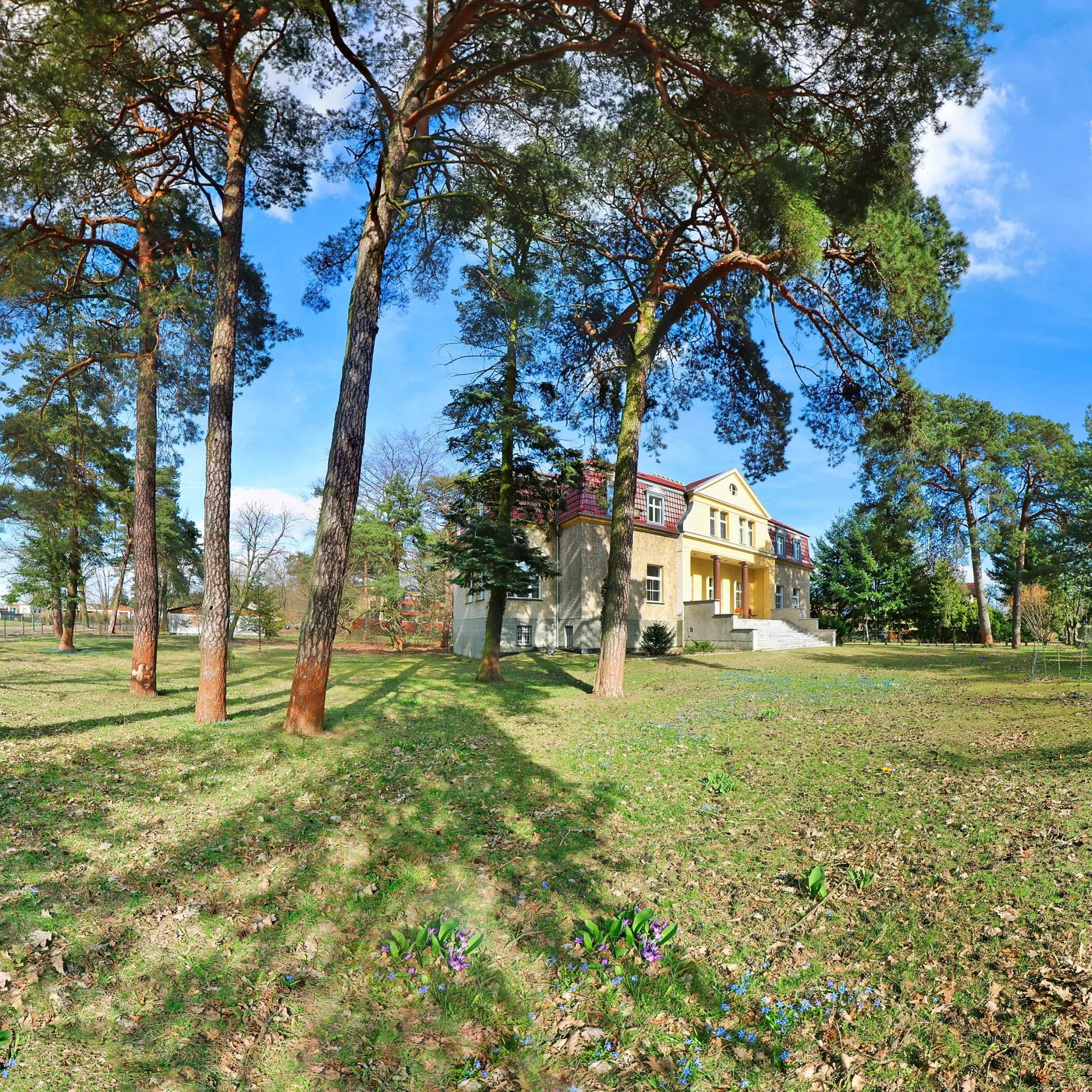 Park und Außenflächen des Landhaus Strausberg